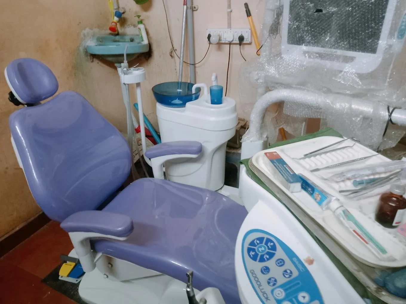 Image of: Subiksha Ezhumalaiyan Dental Clinic in Solaialagu Puram