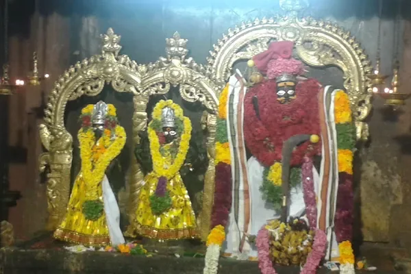 Image of: Sudalai MadaSamy Temple-Thenthamaraikulam