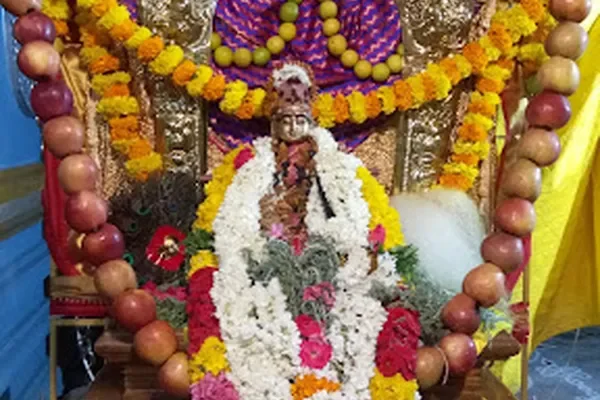 Image of: Swarna Lakshmi Esaki Amman Kovil-Alur