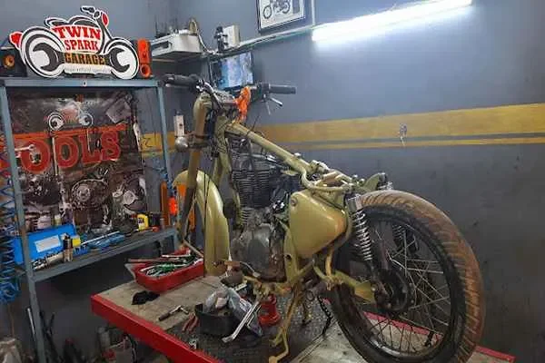 Image of: TWIN SPARK GARAGE