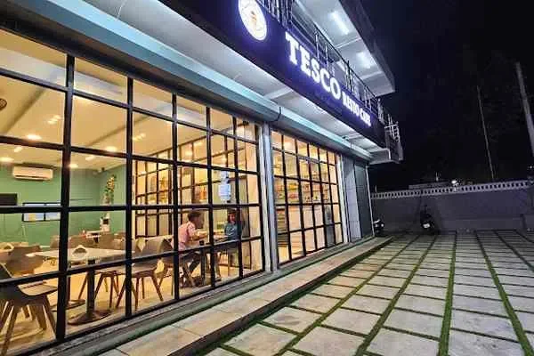 Image of: Tesco Resto Cafe Serving Fresh Meals Snacks and Beverages
