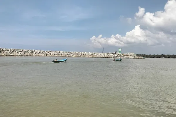 Image of: Thengapattanam Beach Masjid Thengapattanam