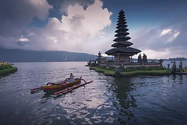 Image of: Thirpathathu Kadavu Attoor