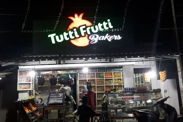 Image of: Tutti Fruity Bakery Fresh Baked Goods and Desserts