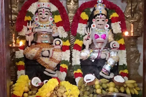 Image of: Uchinigakali Amman Koil Street: Discover Uchinigakali Amman Koil