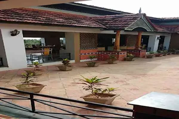 Image of: Varan Restaurant - Flavorful Indian and Multi-Cuisine Dishes