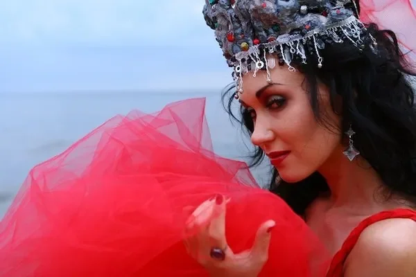 Image of: Western Beauty Products for Radiant Style and Care