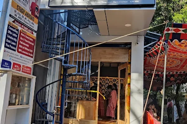 Image of: Wild Honey Hunters Ghats Honey Nagercoil - Honey & Organic