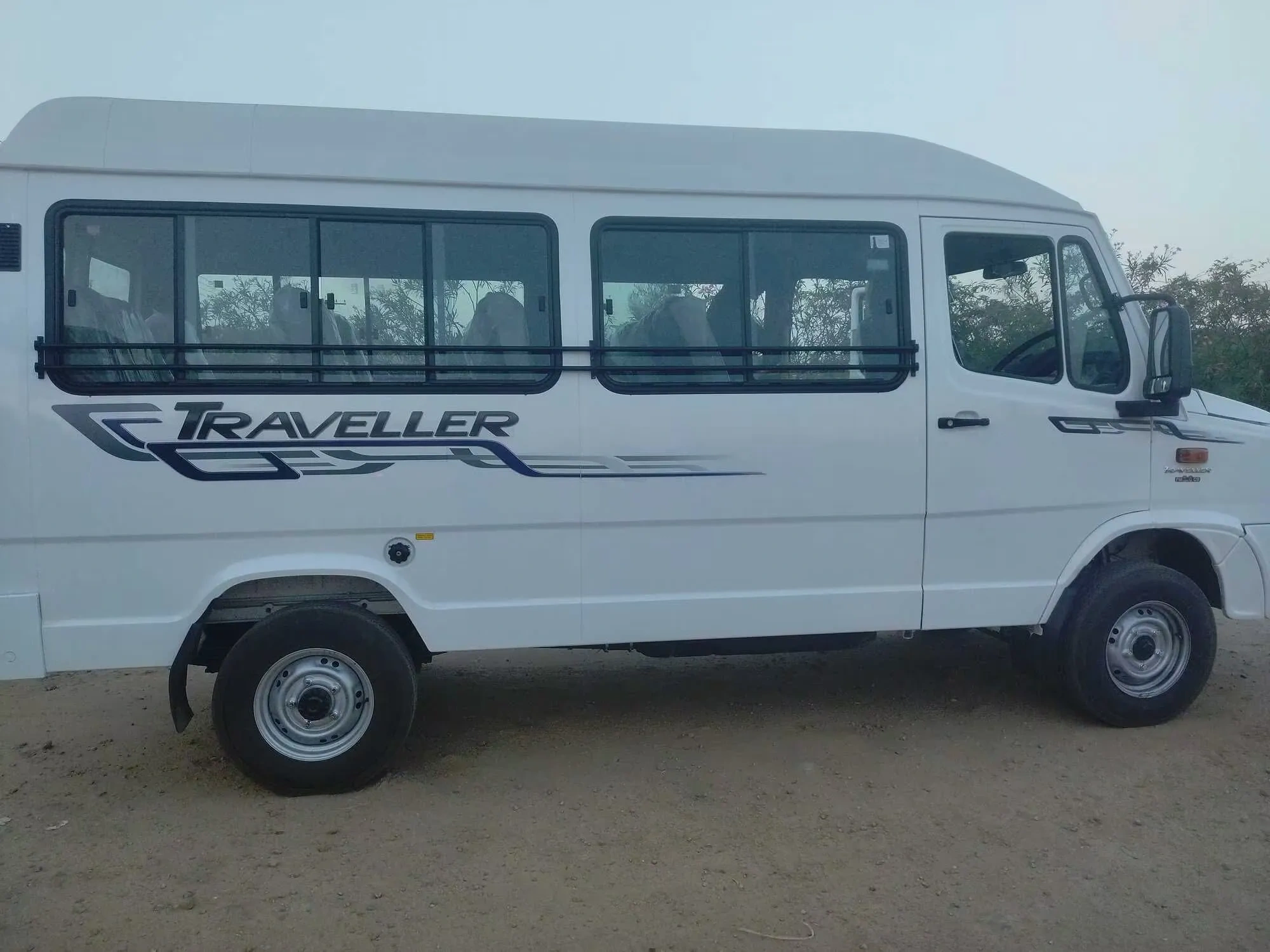 Image of: Tempo Traveller Hire In Maharaja Nagar Tirunelveli