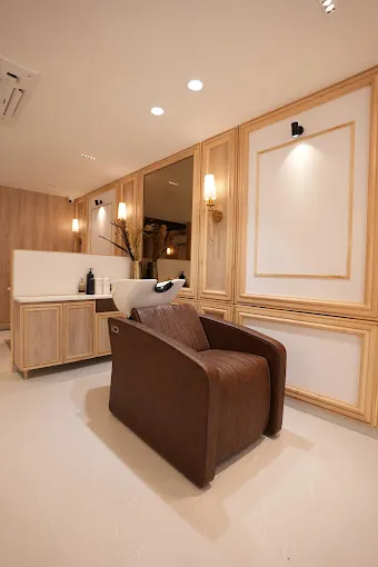 Image of: Bespoke Mens Luxury Salon In Nungambakkam