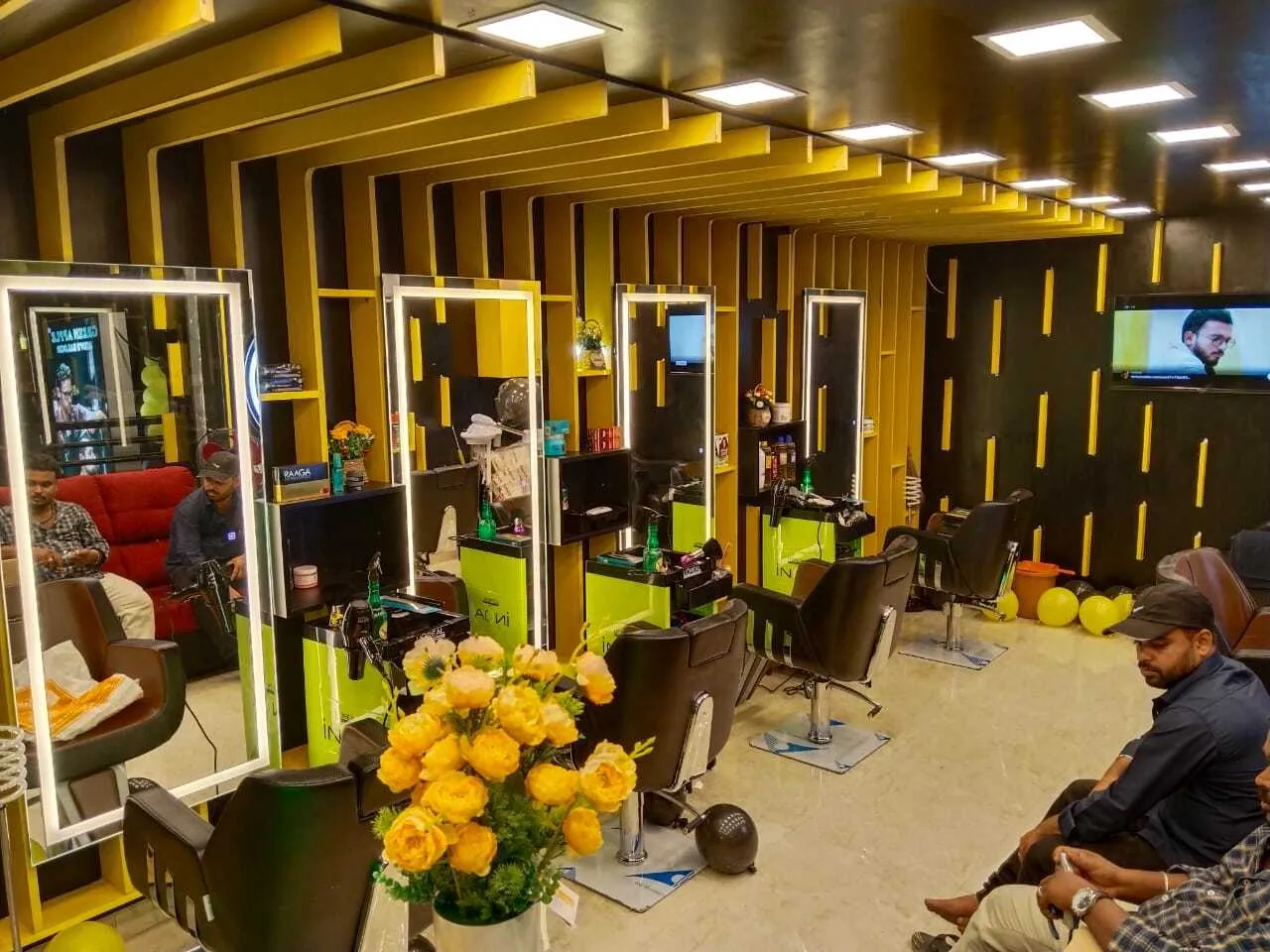 Image of: Black And Gold Mens Salon In Choolai