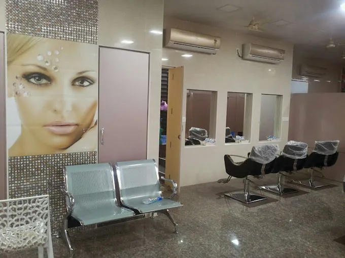 Image of: Dollys Beauty Parlour In Chennai