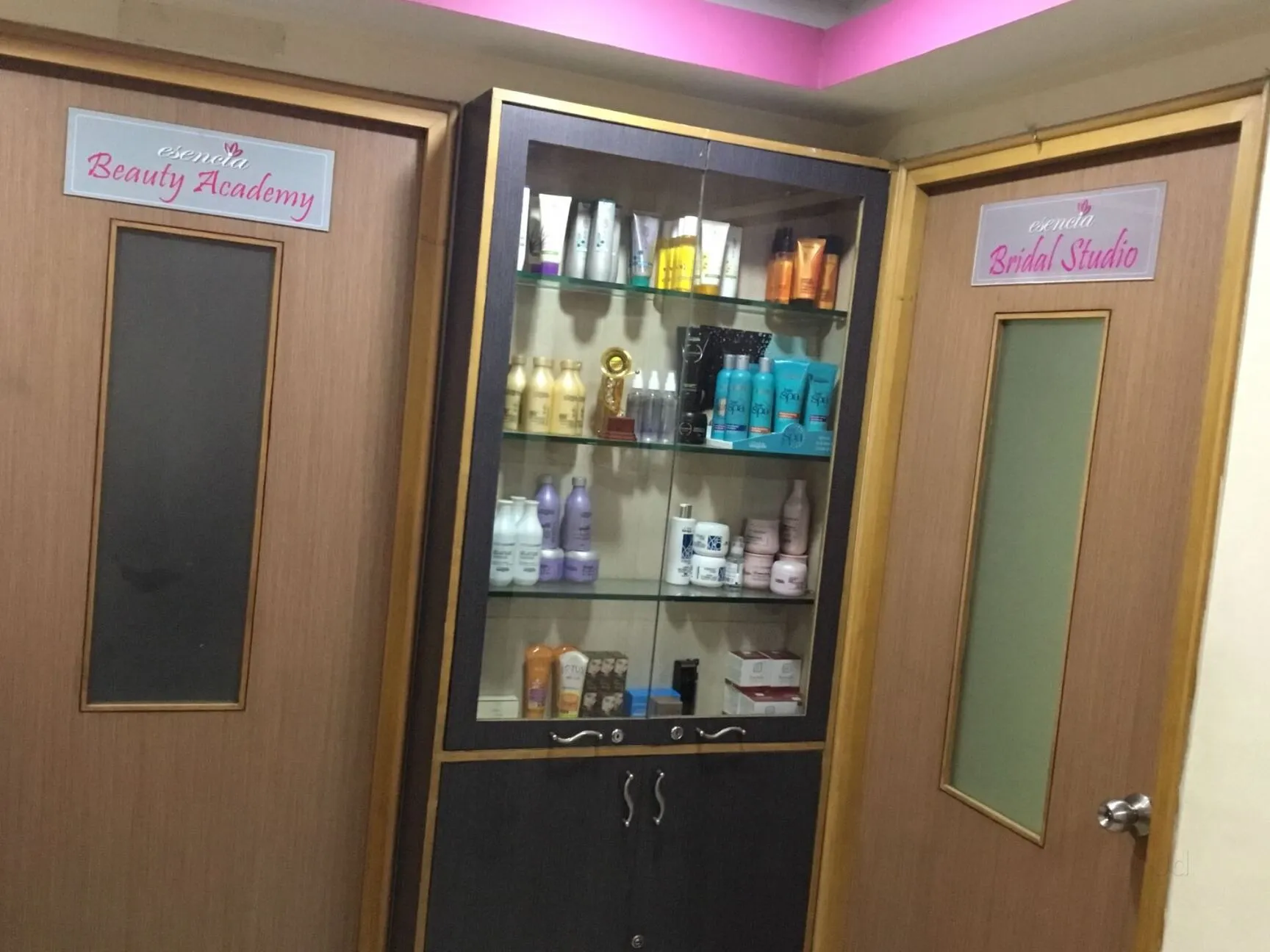 Image of: Esencia Ladies Salon And Bridal In Koyambedu
