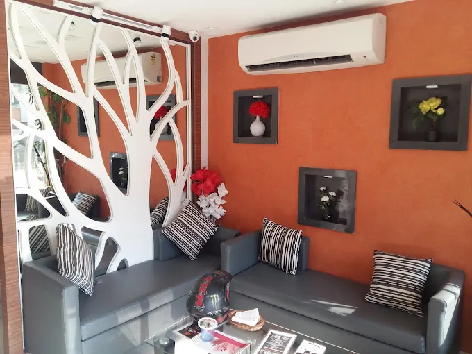 Image of: Frame 3 Unisex Salon In Broadway