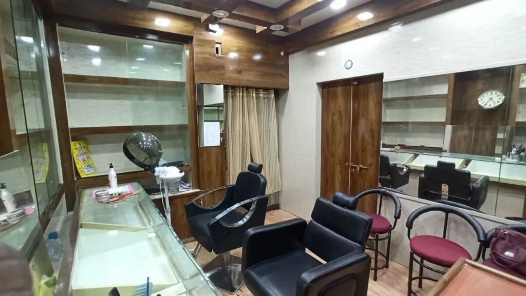 Image of: Harshinis Beauty Parlour In Mandaveli