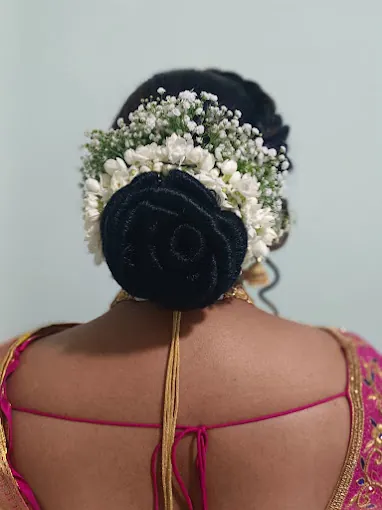 Image of: Naturals Glow Ladies Beauty Salon In Adyar