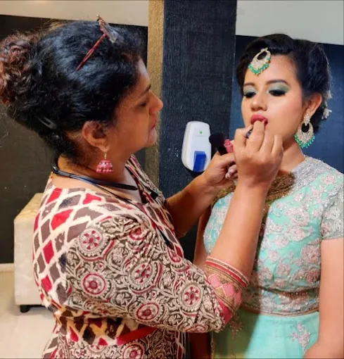 Image of: Srity Beauty In Kodambakkam