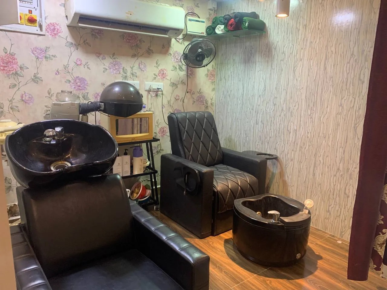 Image of: Creator Luxury Salon And Makeover In Kotturpuram