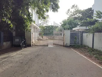 Image of: A V Meiyappan Matriculation School In Virugambakkam