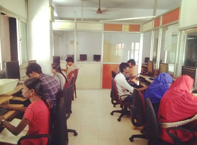 Image of: Css Computer College In Broadway