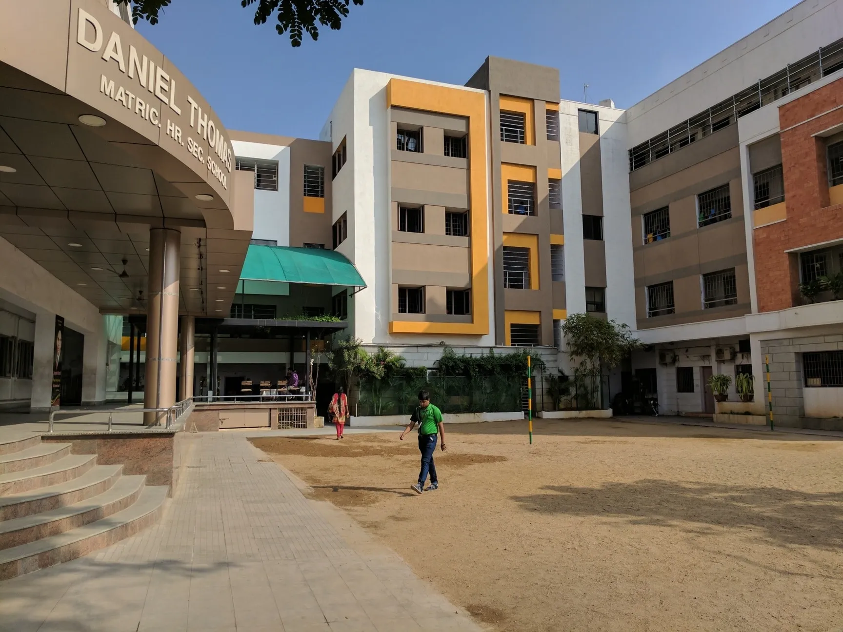Image of: Daniel Thomas Matriculation Higher Secondary School In Koyambedu