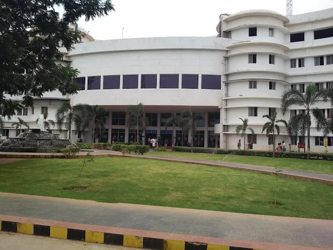 Image of: Saveetha Engineering College In Chennai