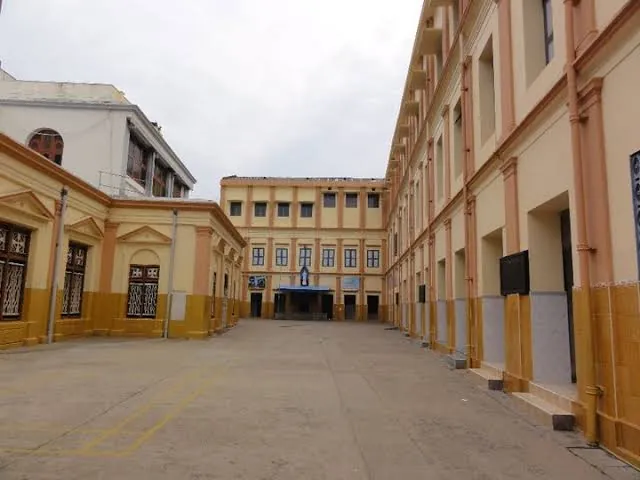 Image of: St Marys Anglo School In George Town