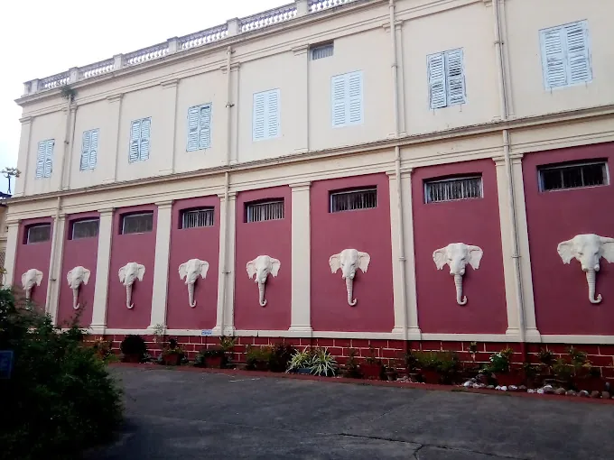 Image of: Theosophical Academy In Adyar 2