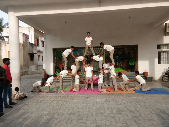 Image of: Vaels Ravindra Bharathi Global School In Koyambedu 3