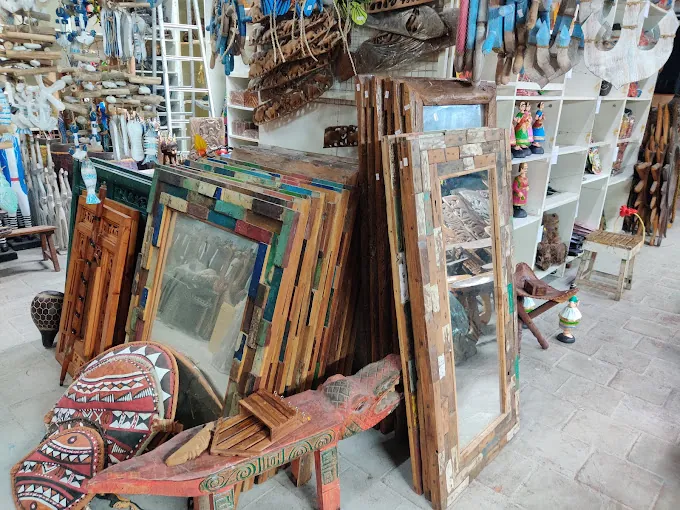 Image of: Wood Hub Gift And Art In Thiruvanmiyur 7