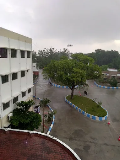 Image of: Kings Institute Main Block In Guindy