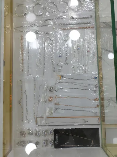 Image of: Maina Gold Palace in Mambalam