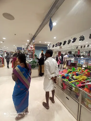 Image of: Saravana Stores Gold Palace And Textiles in Mambalam 6