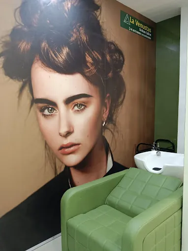 Image of: La Venustas Unisex Salon in Chennai