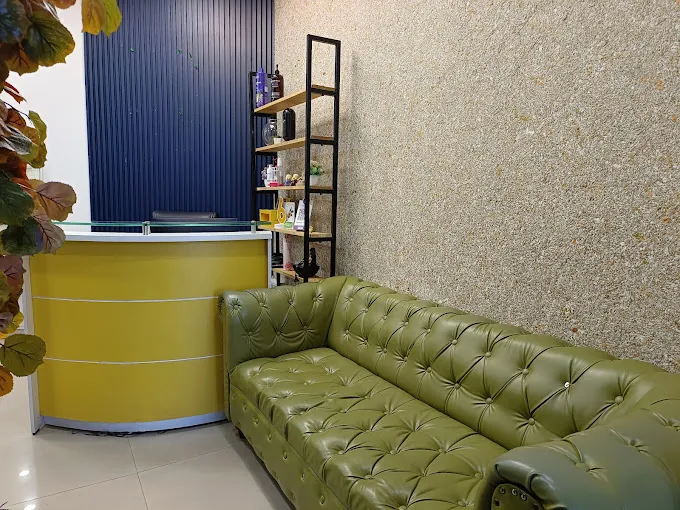 Image of: Lux Unisex Family Saloon in Chennai