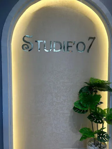 Image of: Studieo7 Signature Lounge Luxury Unisex Salon in Chennai