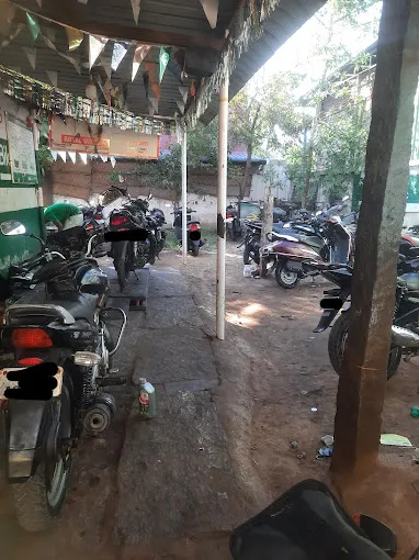 Image of: Royal Motors in Koodal Nagar 2