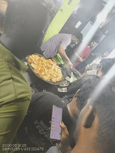 Image of: Butter Bun Shop in Sellur