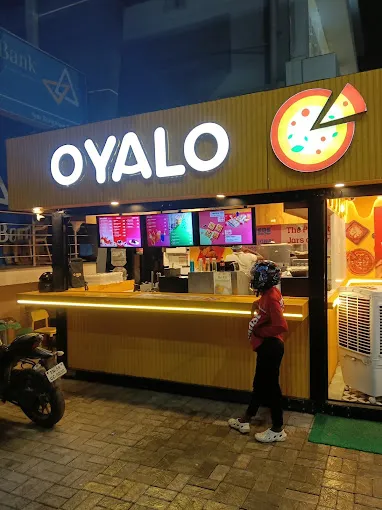 Image of: Oyalo Pizza in Iyer Bungalow 2
