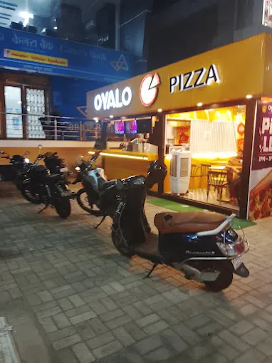 Image of: Oyalo Pizza in Iyer Bungalow 5