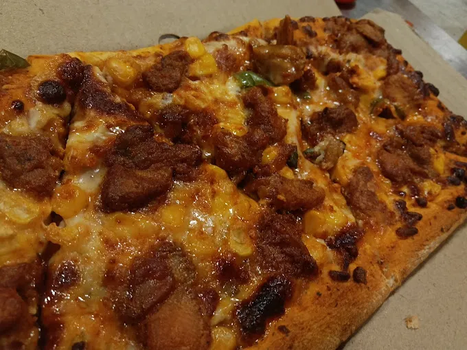 Image of: Oyalo Pizza in Iyer Bungalow 6