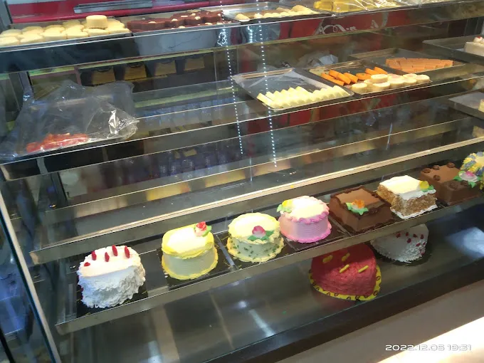 Image of: Red Velvete Cakeshop in South Gate
