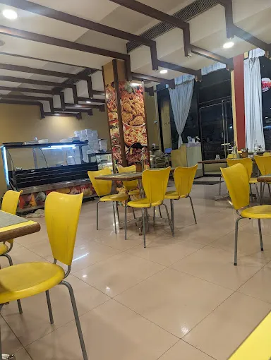 Image of: Side Walk Coffee Shop in Kalavasal 2
