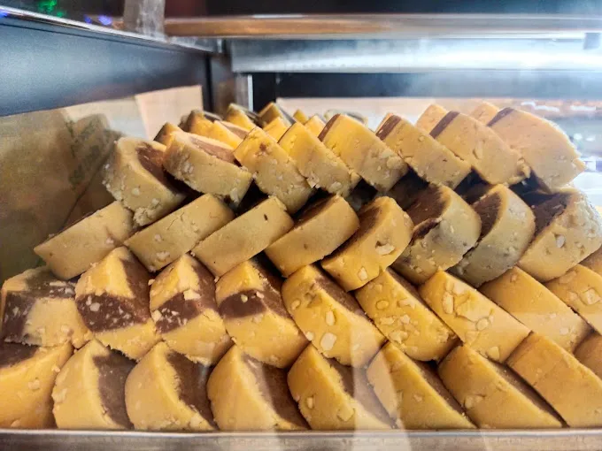 Image of: Chennai Hot Puffs In Thathaneri 6