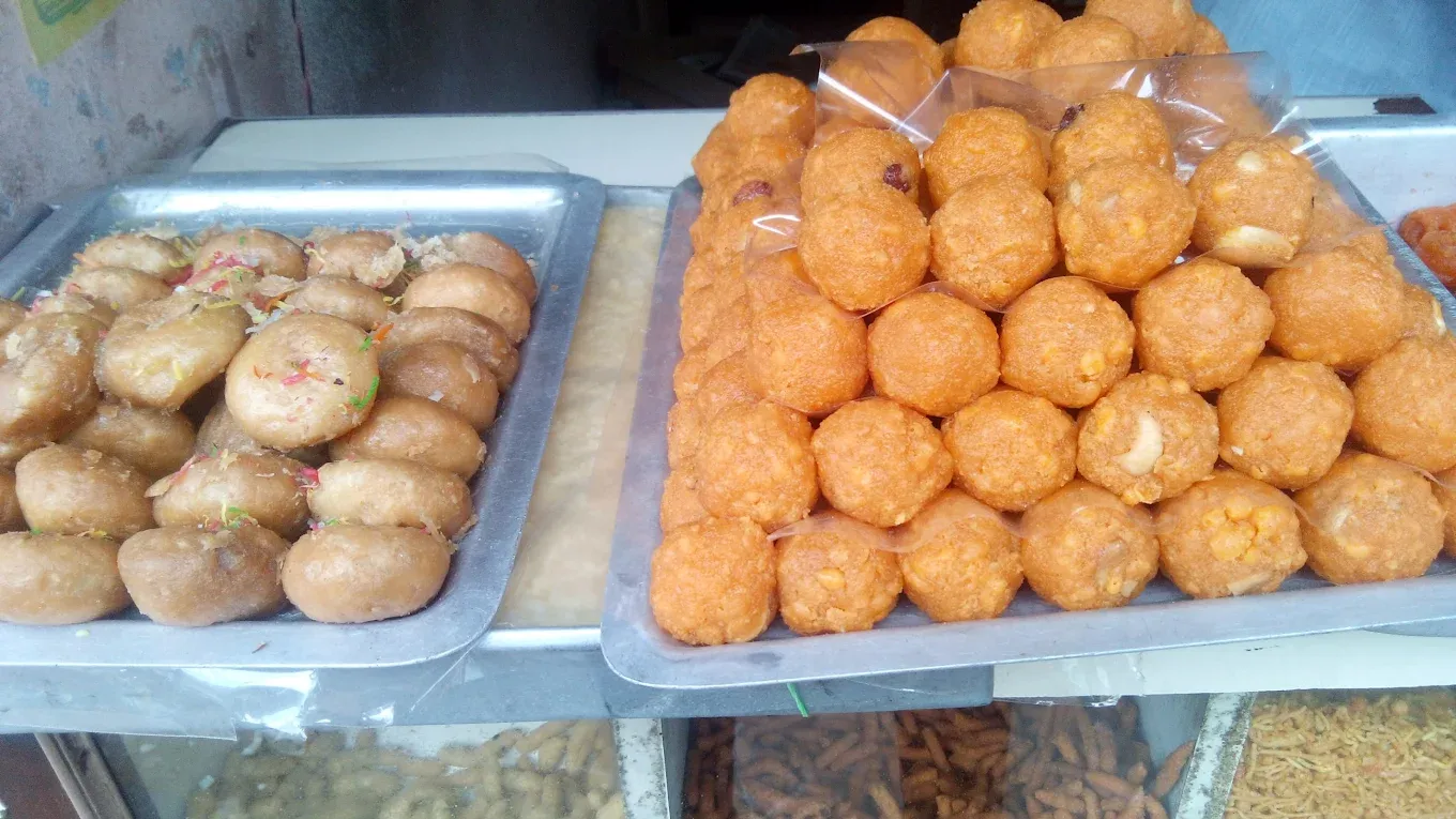 Image of: Sri Bagavathi Sweets In Periyar