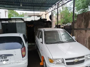 Image of: Chinnathambai Car Workshop in Madurai