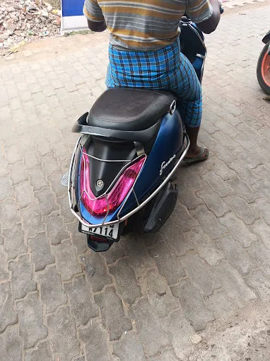 Image of: Inian Motors Yamaha in Mahal 2