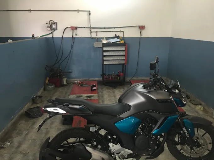 Image of: Inian Motors Yamaha in Mahal 6