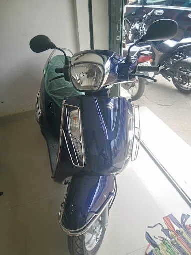 Image of: Suzuki Show Room in Kamarajar Salai 3