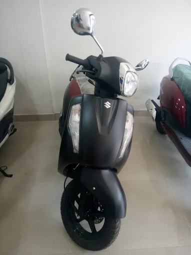 Image of: Suzuki Show Room in Kamarajar Salai 4